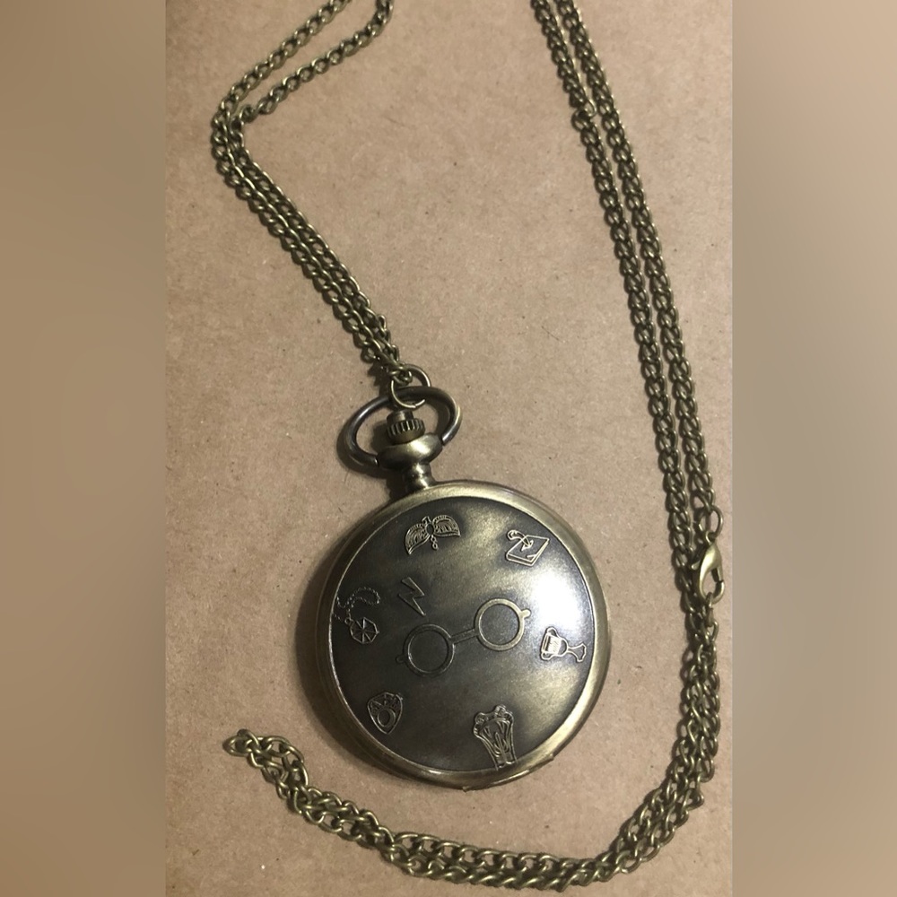 HARRY POTTER POCKET WATCH NEW!